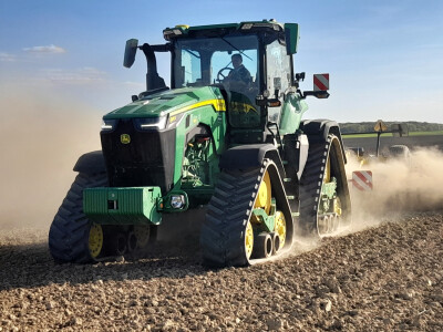 John Deere 8RX 410 traktor mjeseca