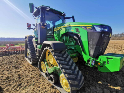 John Deere 8RX 410 traktor mjeseca