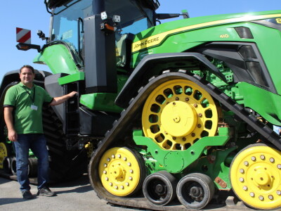 John Deere 8RX traktor gusjeničar