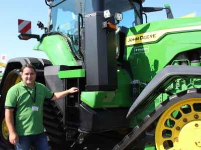 John Deere 8RX traktor gusjeničar