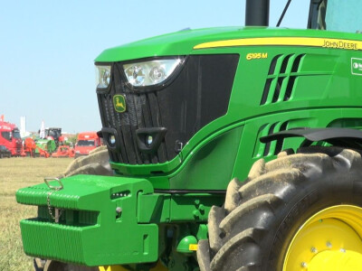 Traktor John Deere 6195M i gruber Kuhn Cultimer L350 Traktor John Deere 6195M i gruber Kuhn Cultimer L350