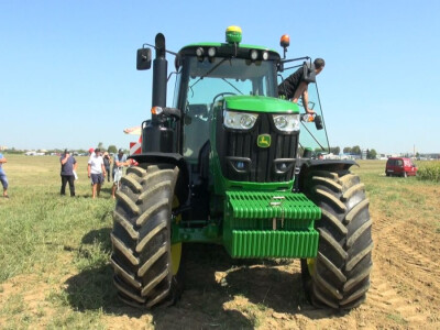 Traktor John Deere 6195M i gruber Kuhn Cultimer L350 Traktor John Deere 6195M i gruber Kuhn Cultimer L350