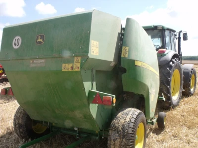 John Deere balirka