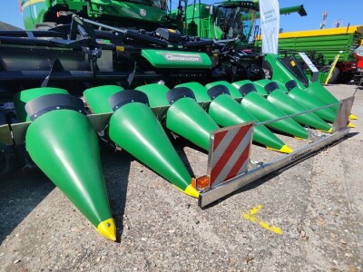 John Deere kombajni serije S700 sa prilagođenim hederima na Sajmu poljoprivrede