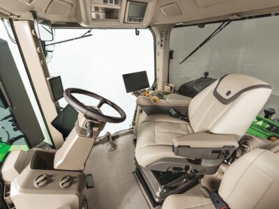John Deere predstavio novi S7 kombajn i tri modela 9RX traktora
