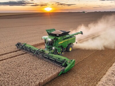 John Deere predstavio novi S7 kombajn i tri modela 9RX traktora