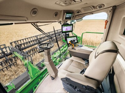 John Deere predstavio novi S7 kombajn i tri modela 9RX traktora