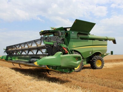 John Deere S770i kombajn