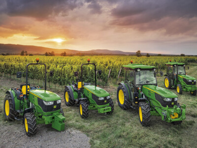 Traktor John Deere 5G Special