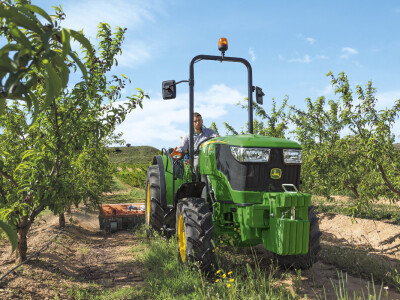 Traktor John Deere 5G Special