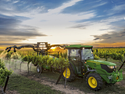 Traktor John Deere 5G Special