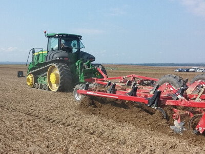 Prezentacija John Deere traktora i kombajna