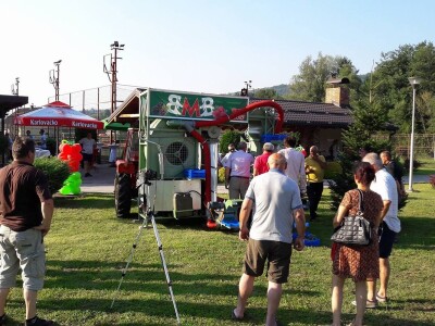 Josip Laštro izumio stroj za branje malina! Josip Laštro izumio stroj za branje malina!