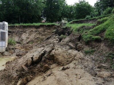 Josip Žmegač, šampion izložbe bučinih ulja Alpe - Adria pretpio je veliku štetu u nedavnoj bujičnoj poplavi Josip Žmegač, šampion izložbe bučinih ulja Alpe - Adria pretpio je veliku štetu u nedavnoj bujičnoj poplavi