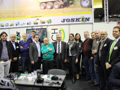 ENAJ - Agrarni novinari iz ciele Evrope na štandu kompanije Joskin