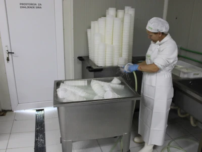 Kad višak mlijeka postane prilika: Mali pogoni daju kontrolu farmeru