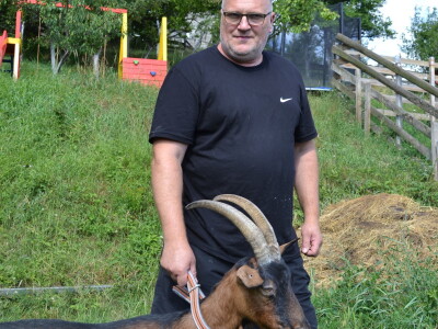 Kako do farme - Eso počeo s kozom, Željko s teletom Kako do farme - Eso počeo s kozom, Željko s teletom