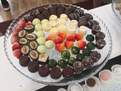 Kako je Daira Milaimi maštu pretvorila u stvarnost: Čokoladnim pralinama usrećuje sugrađane Kako je Daira Milaimi maštu pretvorila u stvarnost: Čokoladnim pralinama usrećuje sugrađane