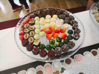 Kako je Daira Milaimi maštu pretvorila u stvarnost: Čokoladnim pralinama usrećuje sugrađane Kako je Daira Milaimi maštu pretvorila u stvarnost: Čokoladnim pralinama usrećuje sugrađane