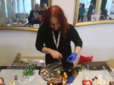 Kako je Daira Milaimi maštu pretvorila u stvarnost: Čokoladnim pralinama usrećuje sugrađane Kako je Daira Milaimi maštu pretvorila u stvarnost: Čokoladnim pralinama usrećuje sugrađane