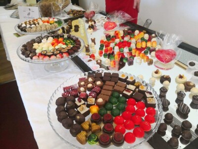 Kako je Daira Milaimi maštu pretvorila u stvarnost: Čokoladnim pralinama usrećuje sugrađane Kako je Daira Milaimi maštu pretvorila u stvarnost: Čokoladnim pralinama usrećuje sugrađane