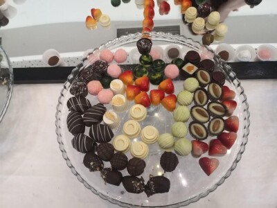 Kako je Daira Milaimi maštu pretvorila u stvarnost: Čokoladnim pralinama usrećuje sugrađane Kako je Daira Milaimi maštu pretvorila u stvarnost: Čokoladnim pralinama usrećuje sugrađane