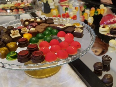 Kako je Daira Milaimi maštu pretvorila u stvarnost: Čokoladnim pralinama usrećuje sugrađane Kako je Daira Milaimi maštu pretvorila u stvarnost: Čokoladnim pralinama usrećuje sugrađane