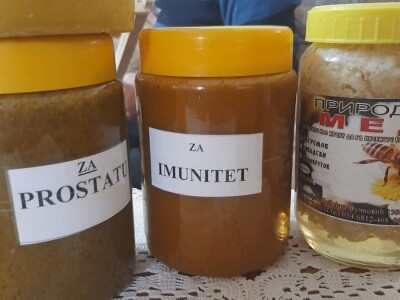 Kako pravilno koristiti pčelinje proizvode, otkriva pčelar iz Topole, foto: M. Lazarević