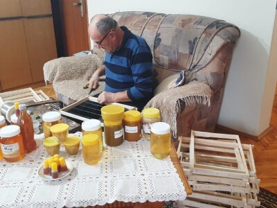 Kako pravilno koristiti pčelinje proizvode, otkriva pčelar iz Topole, foto: M. Lazarević