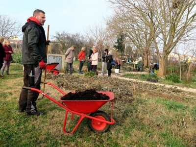 Kako primijeniti perma model u vrtu prirodno i bez štetnih sredstava - voditeljica radionice Marina Marija Skorup, permakulturna praktičarka