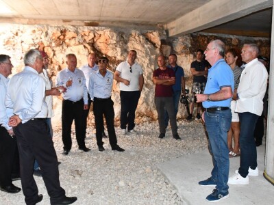 SVEČANOST BERBE U ZADARSKOJ ŽUPANIJI - Vukšićki bećari zapjevali Radoslavu Bobanoviću: "Oj Sokole legenda si živa!"