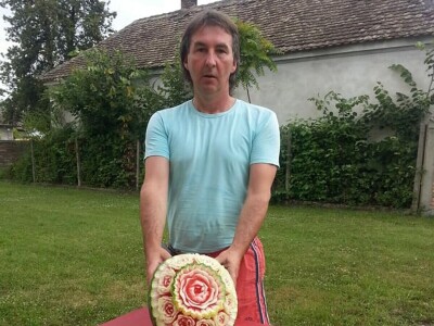 Karving - umetničko delo od voća i povrća