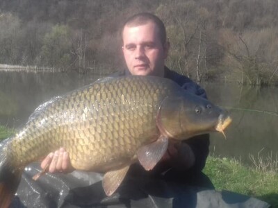 Kemal Avdić ulovio šarana teškog 15 kg na jezeru Starača