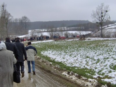 Kilometarska kolona do groblja