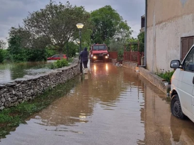 Plodno vrgoračko tlo pretvoreno u jezero
