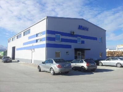 Moderni kamenoklesarski proizvodni pogon Marić u gospodarskoj zoni Čaporice kod Trilja Moderni kamenoklesarski proizvodni pogon Marić u gospodarskoj zoni Čaporice kod Trilja