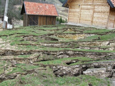 Klizište uslijed pražnjenja jezera