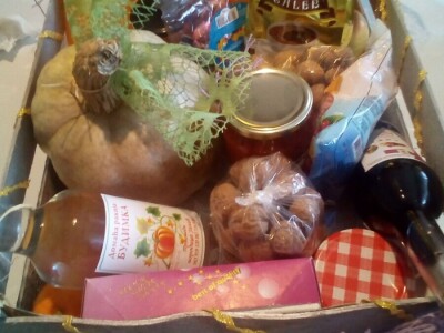 Ko povezuje opančarstvo, izradu narodnih nošnji, poljoprivredu i pripremu zimnicu? Ko povezuje opančarstvo, izradu narodnih nošnji, poljoprivredu i pripremu zimnicu?