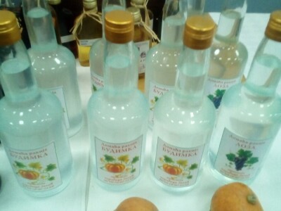 Ko povezuje opančarstvo, izradu narodnih nošnji, poljoprivredu i pripremu zimnicu? Ko povezuje opančarstvo, izradu narodnih nošnji, poljoprivredu i pripremu zimnicu?