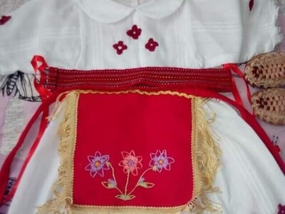 Ko povezuje opančarstvo, izradu narodnih nošnji, poljoprivredu i pripremu zimnicu? Ko povezuje opančarstvo, izradu narodnih nošnji, poljoprivredu i pripremu zimnicu?