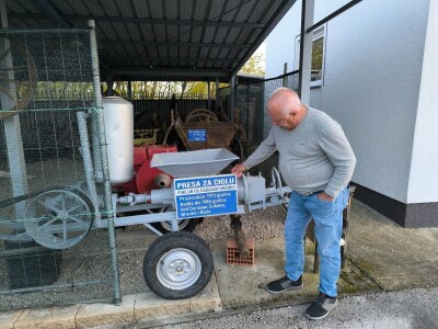 Kod Marinka na imanju od igle do lokomotive