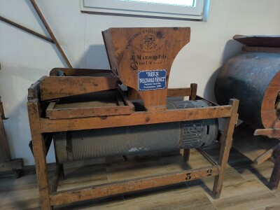 Kod Marinka na imanju od igle do lokomotive