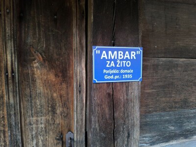 Kod Marinka na imanju od igle do lokomotive