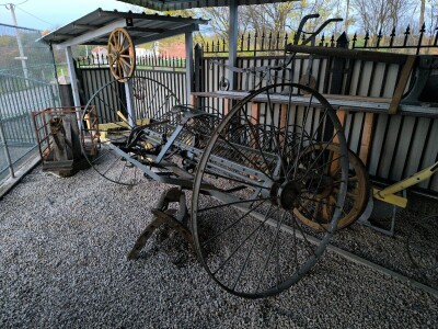 Kod Marinka na imanju od igle do lokomotive