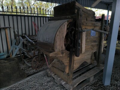 Kod Marinka na imanju od igle do lokomotive