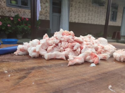 Kolinje 2021. (svinjske polovice, kobasice, čvarci, meso, mast)