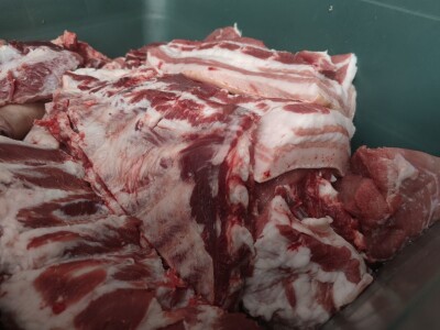 Kolinje 2021. (svinjske polovice, kobasice, čvarci, meso, mast)