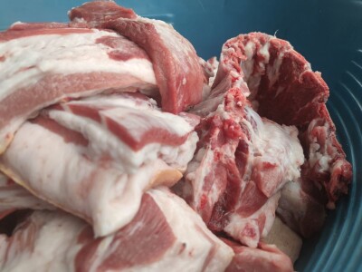 Kolinje 2021. (svinjske polovice, kobasice, čvarci, meso, mast)