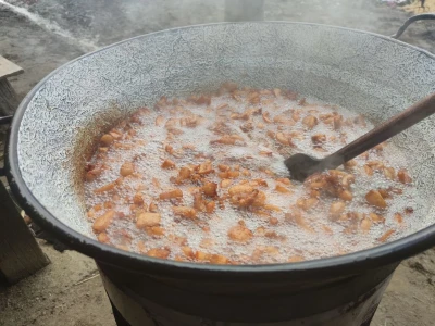 Kolinje 2021. (svinjske polovice, kobasice, čvarci, meso, mast)