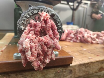 Kolinje 2021. (svinjske polovice, kobasice, čvarci, meso, mast)